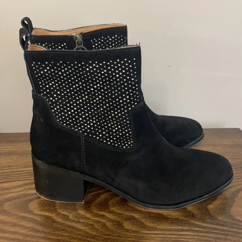 Latigo Dosa Black Suede Studded Booties